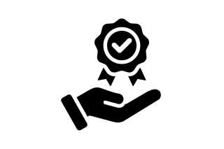 Symbol einer Hand, die ein Qualitätsabzeichen mit Häkchen hält.
