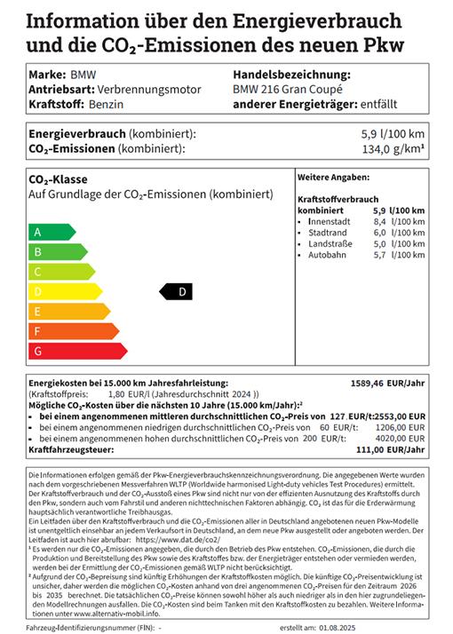 Dies ist das offizielle Energielabel für den BMW 216 Gran Coupé. Es zeigt, dass das Fahrzeug mit Benzin betrieben wird und einen kombinierten Verbrauch von 5,9 l/100 km sowie CO₂-Emissionen von 134,0 g/km hat. Basierend auf den CO₂-Emissionen wird das Auto in die Effizienzklasse D eingestuft. Das Dokument enthält auch zusätzliche Informationen über die Kraftstoffkosten und die CO₂-Kosten über 10 Jahre.
